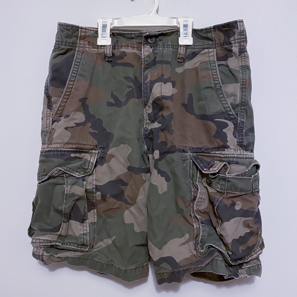 Old Navy men’s camouflage cargo shorts in size 30
